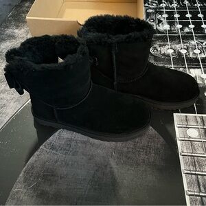 NIB UGG Mini Bailey Boot